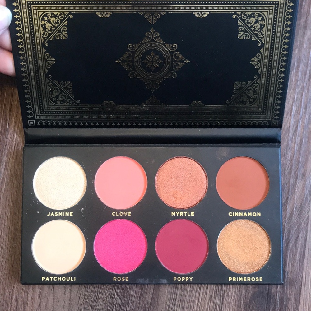 Ace Beautē Grandiose Eyeshadow Palette